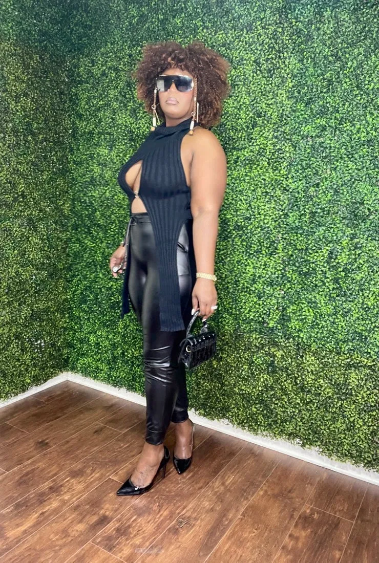 Open Front Ring Detailed Turtle Neck Crop Top