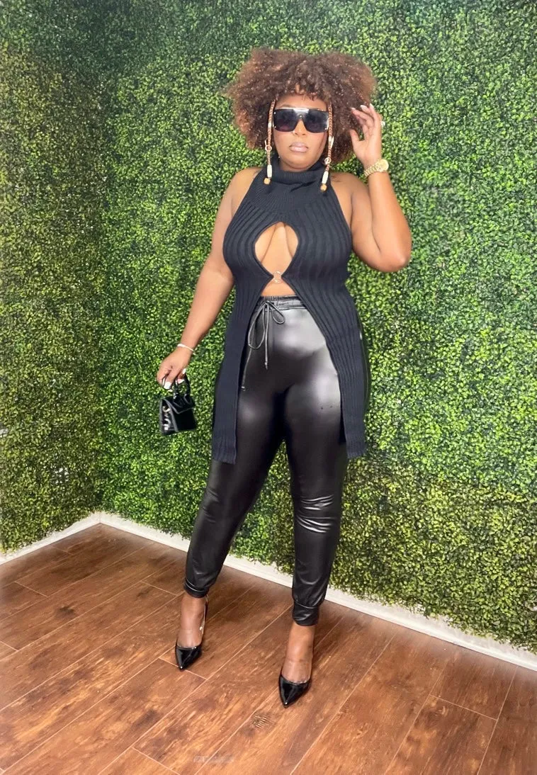 Open Front Ring Detailed Turtle Neck Crop Top